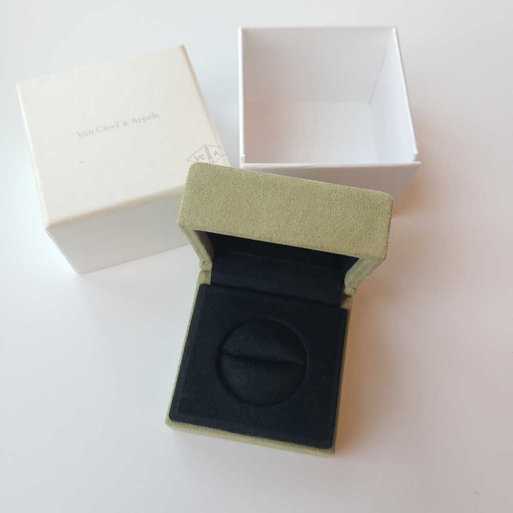 Van Cleef & Arpels VCA Jewelry Ring Box Authentic